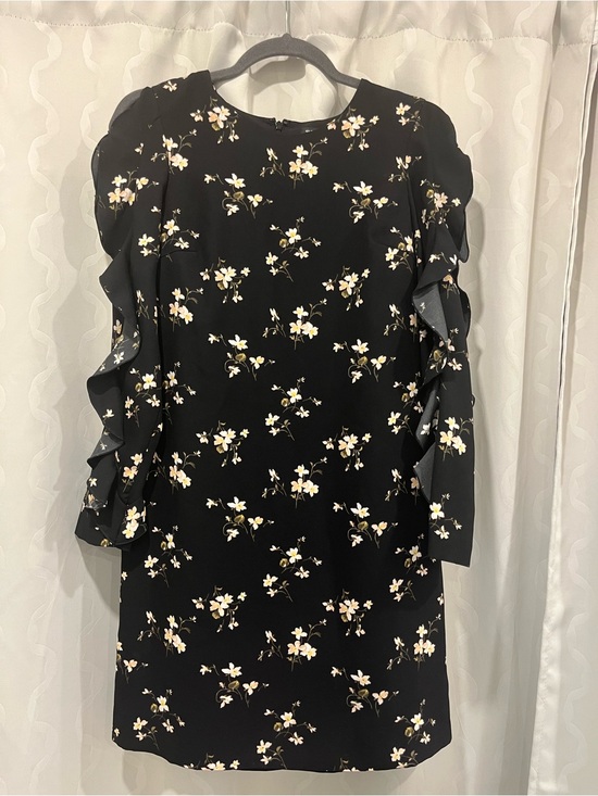 Club Monaco Dresses & Skirts - Club Monaco Black Floral Ruffle-Sleeve Women's Dress